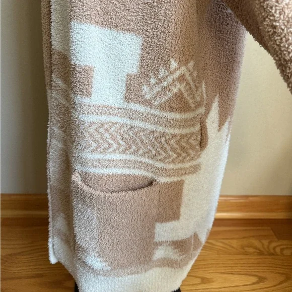 BAREFOOT DREAMS Cozy Chic Aztec Hoodie Cardigan - Picture 11 of 13
